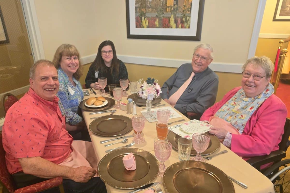 Novellus Kingwood | Happy group of seniors sitting around a dinner table